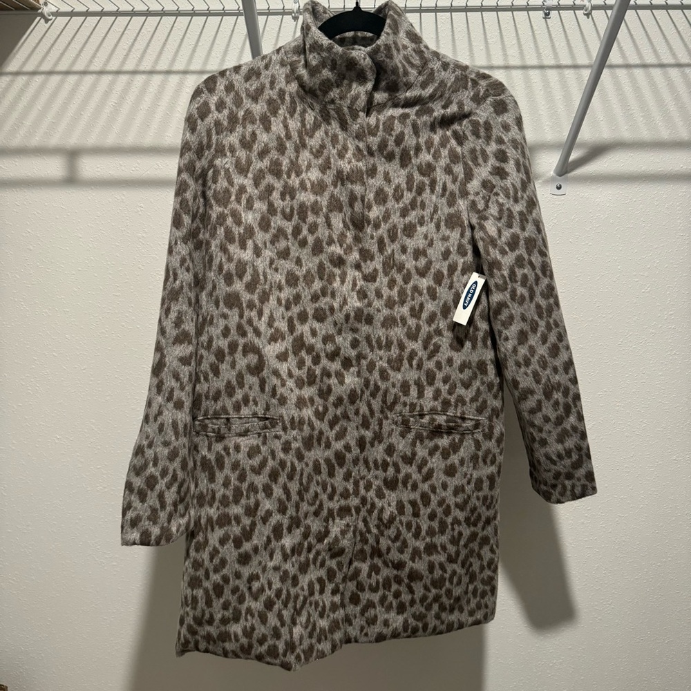 Old Navy Brushed Snow Leopard Print Jacket Size Small